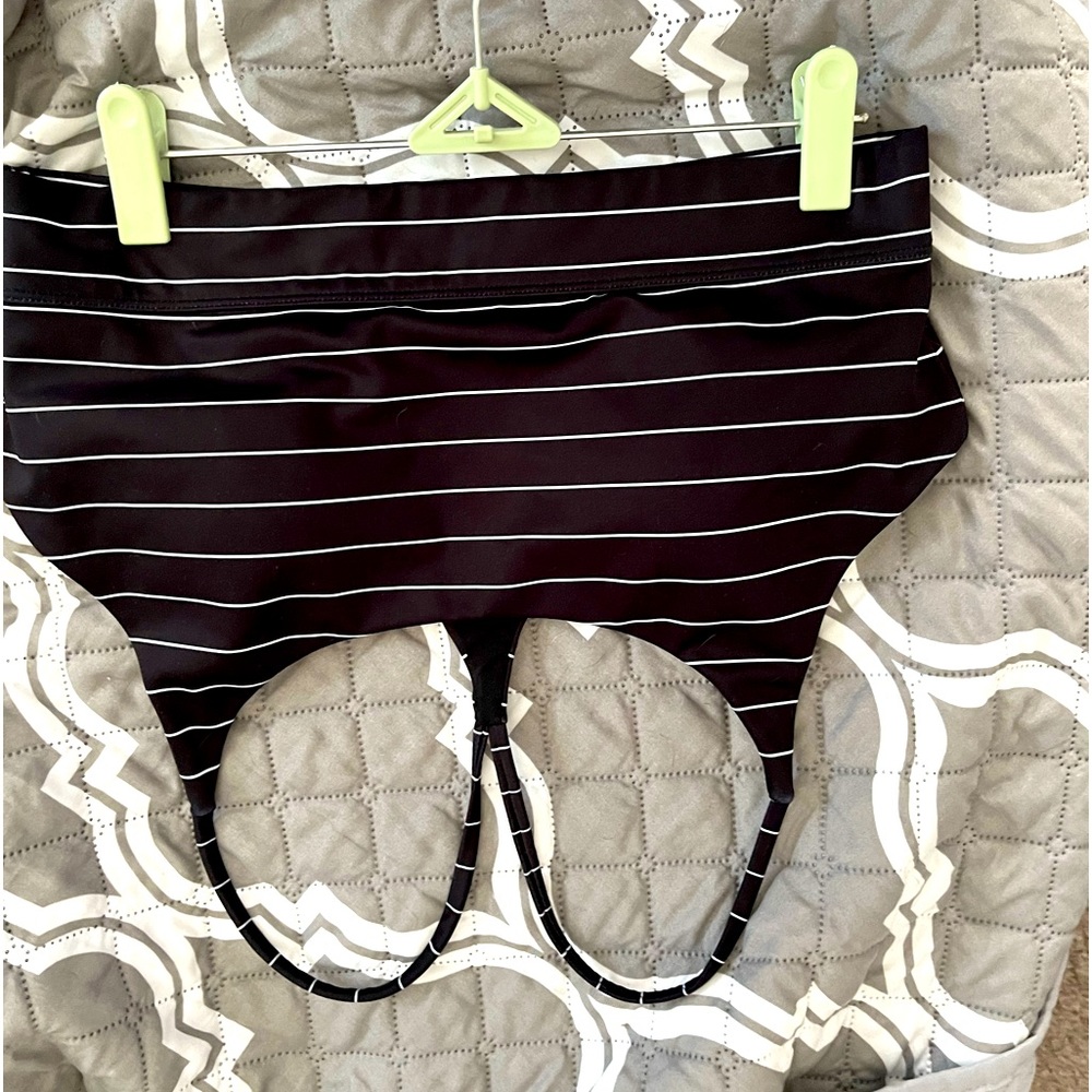 ZYIA BLACK STRIPE BRA